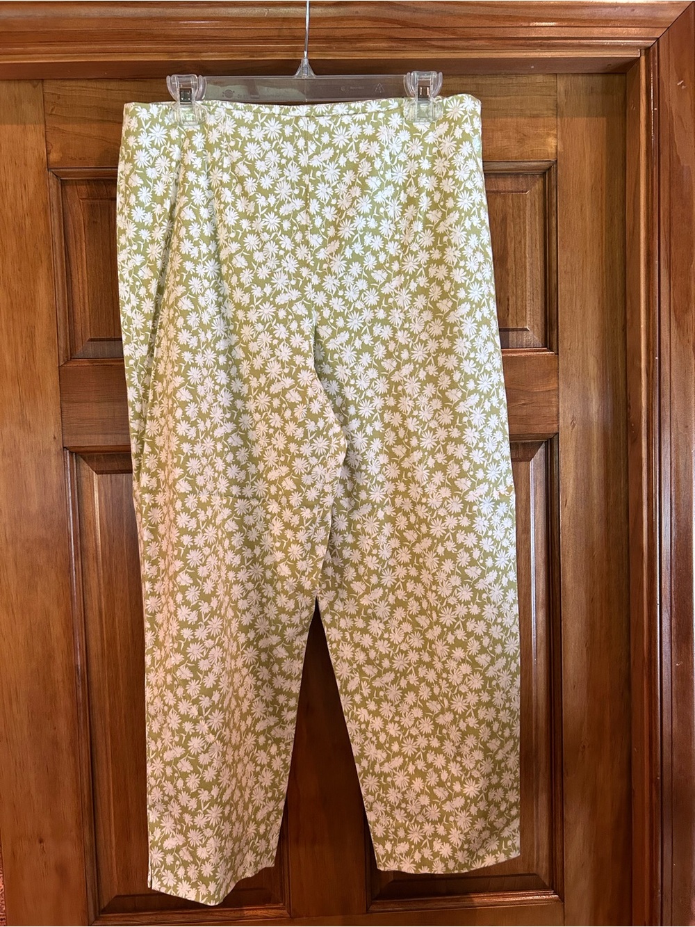 Josephine Chaus Lime Green and White Floral Capris